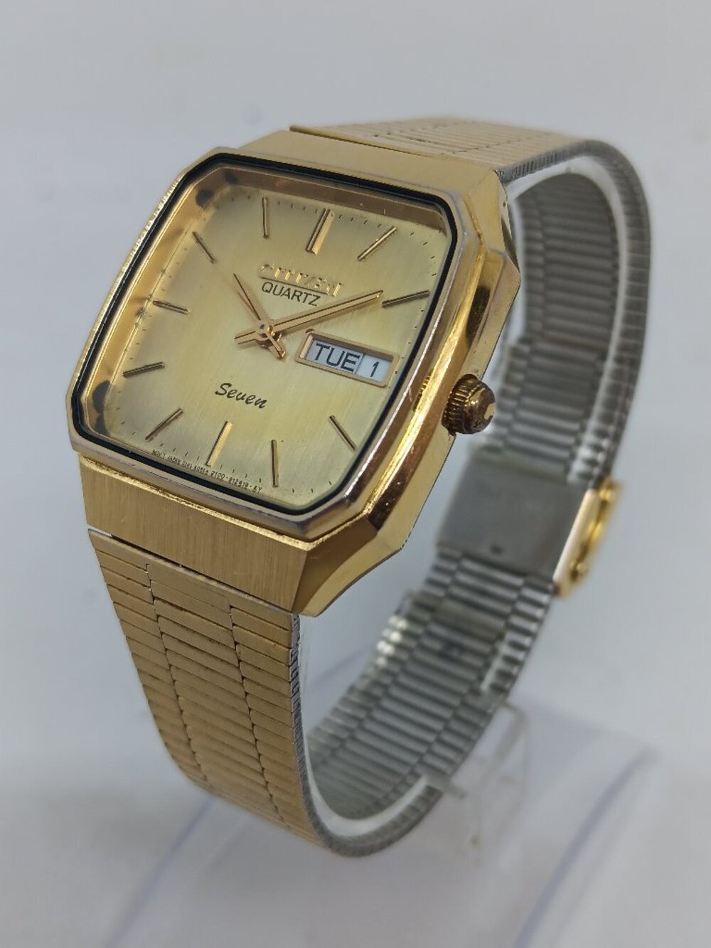 VINTAGE 1985 Citizen Seven 2100-284020KT Men's 31x36mm Gold Tone Day Date Watch